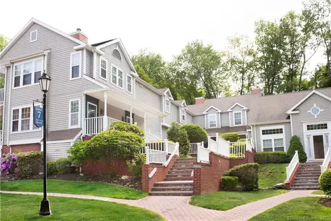 308 Hadley Dr #308, Trumbull, CT 06611