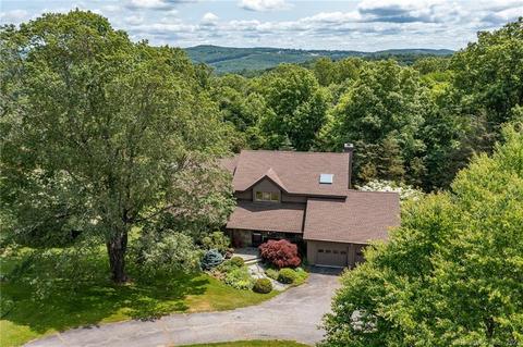10 Smoke Ridge Dr, Sherman, CT 06784