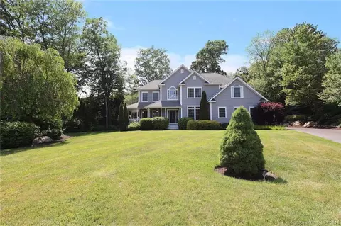 3 Cook Cir, Trumbull, CT 06611