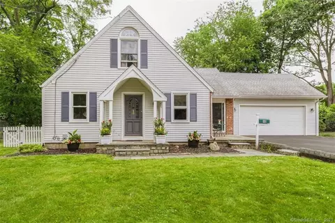 10 Beauford Rd, Norwalk, CT 06854