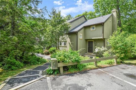 11 South Mdws, Woodbury, CT 06798