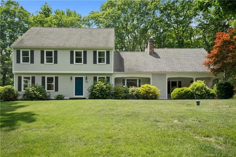 318 Briarwood Dr, Guilford, CT 06437