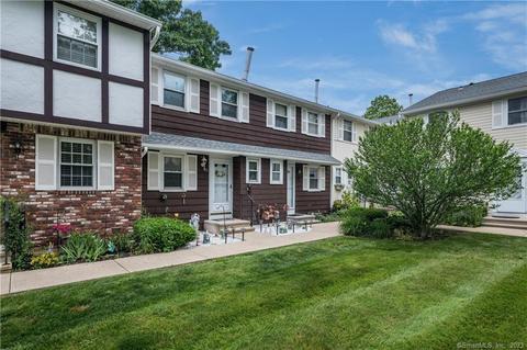 70 E Gate Ln #70, Hamden, CT 06514