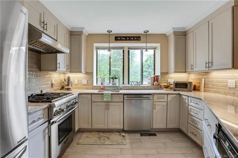 24 Wickhams Fancy #24, Canton, CT 06019