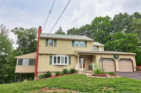 7 Hemlock Rdg, Berlin, CT 06037