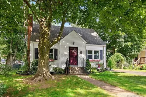 21 Norwood St, Manchester, CT 06040
