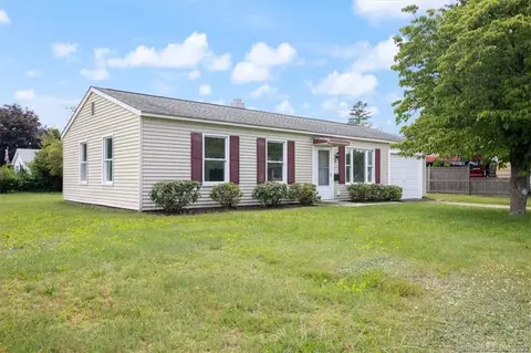 32 Manwaring Rd, Norwich, CT 06360