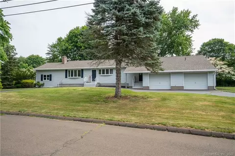 42 Evanwood Dr, Wallingford, CT 06492