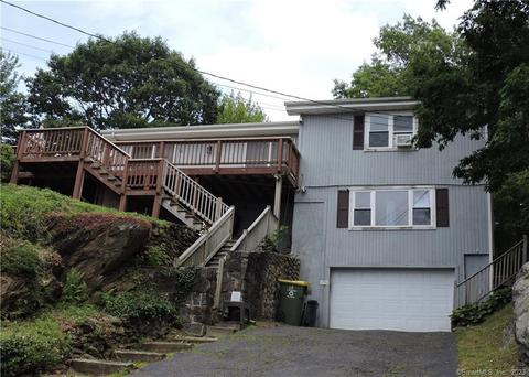 18 Willowledge Cir, Waterbury, CT 06704