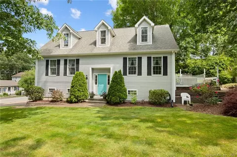 87 Bayview Rd, East Lyme, CT 06357