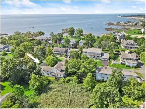 18 Meadowbank Rd, Greenwich, CT 06870