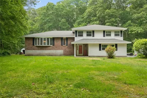 77 Dayton Rd, Waterford, CT 06385