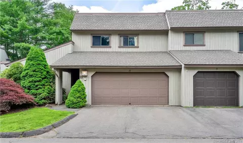 32 Conifer Ln #32, Avon, CT 06001