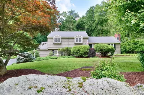 1085 Galloping Hill Rd, Fairfield, CT 06824