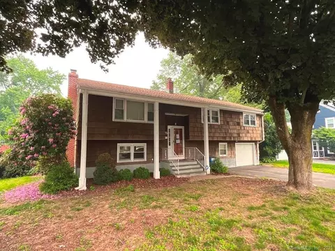 75 Lynnbrook Rd, Fairfield, CT 06825