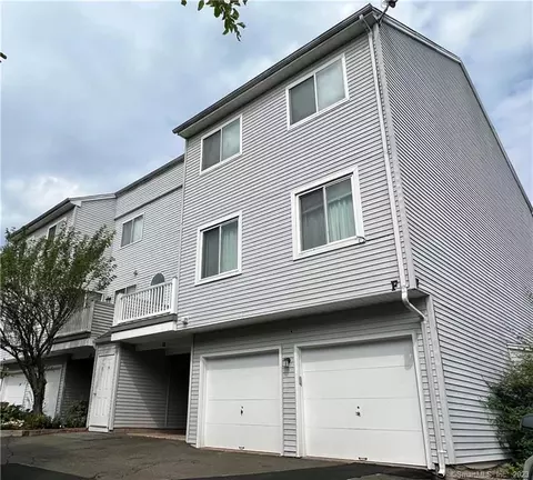 68 Staffordshire Commons Dr #68, Wallingford, CT 06492