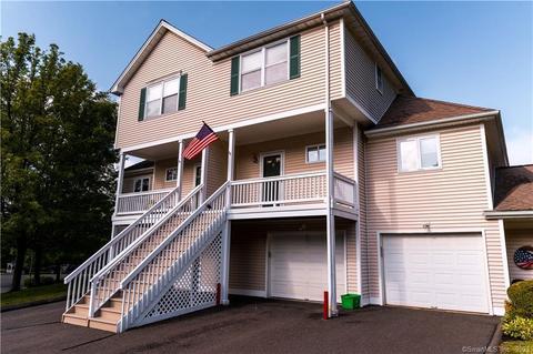 3 Trout Brook Cir #3, Newtown, CT 06470