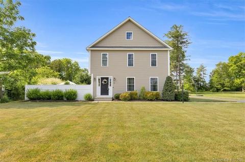 81 Maple St, Ellington, CT 06029