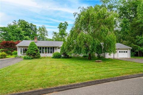 25 Beechwood Dr, Newtown, CT 06482