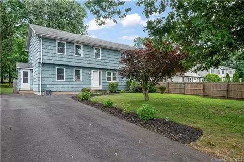 424 Roosevelt Dr, Oxford, CT 06478