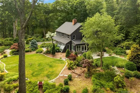 6 Tunxis Trl, Redding, CT 06896