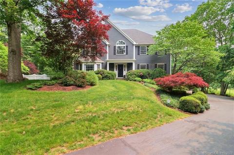 9 Briarwood Ln, Newtown, CT 06470