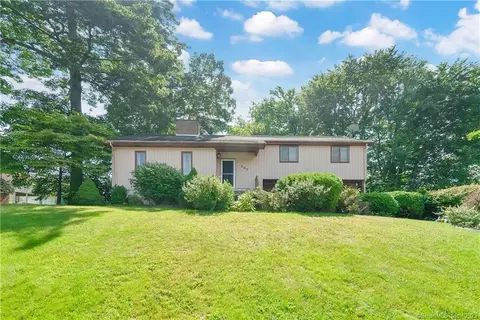 107 Windbrook Dr, Windsor, CT 06095