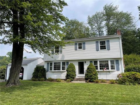 38 Fernwood Dr, Windsor Locks, CT 06096
