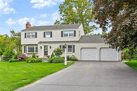 78 Regina St, Trumbull, CT 06611