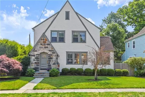 109 Woodmere Rd, Stamford, CT 06905
