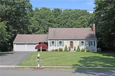 129 Baldwin Dr, Bristol, CT 06010