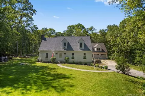 25 Dunns Ct, Stonington, CT 06378