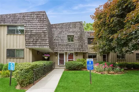 50 Ledgebrook Dr #50, Norwalk, CT 06854