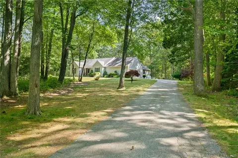 49 Braman Rd, Waterford, CT 06385