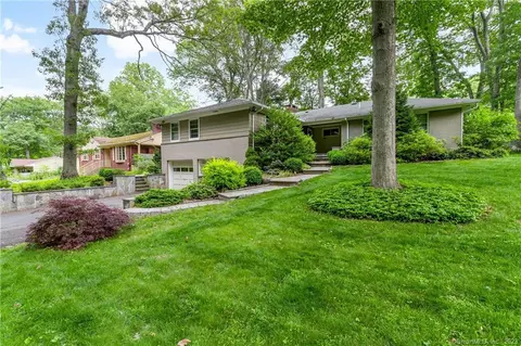 86 Conrad Dr, New Haven, CT 06515
