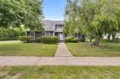 35 Tavern Cir, Middletown, CT 06457