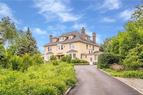 68 Dearfield Dr, Greenwich, CT 06831