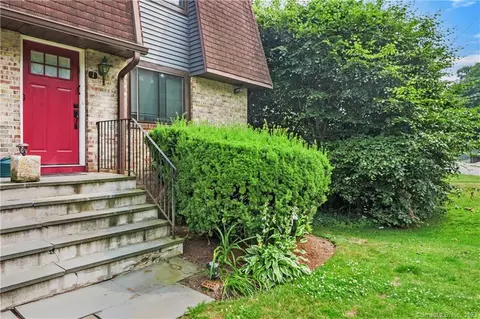 146 Cold Spring Rd #1, Stamford, CT 06905