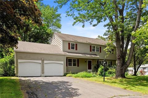 2 Butternut Dr, Bloomfield, CT 06002