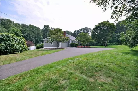 5 Pebble Rd, Newtown, CT 06470