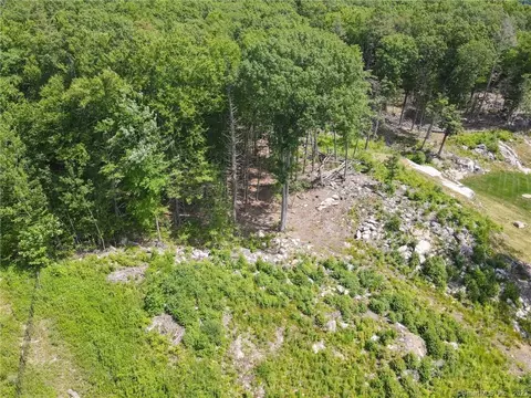 12 Hollow Dr, Brookfield, CT 06804