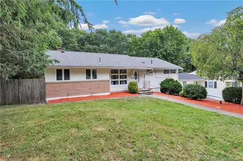 136 Pineridge Rd, Waterbury, CT 06706