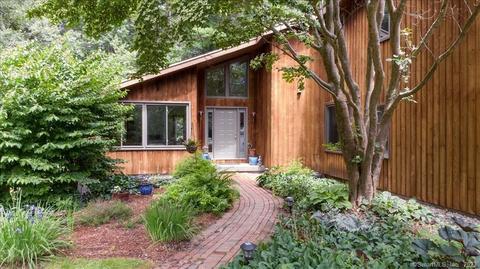22 Rexinger Ln, Avon, CT 06001