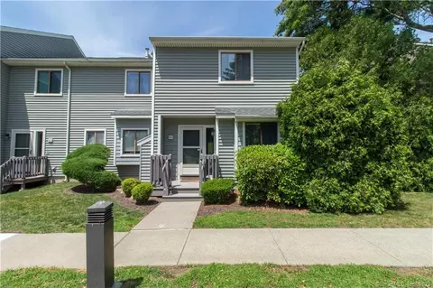 92 Turtle Bay Dr #92, Branford, CT 06405