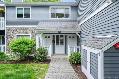 207 Windgate Cir #B, Monroe, CT 06468