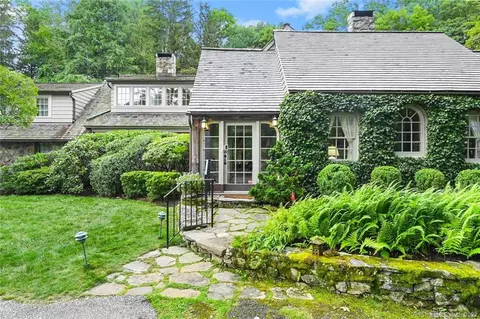 121 Grumman Hill Rd, Wilton, CT 06897