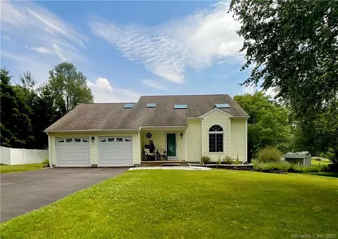 102 Valley Dr, Middletown, CT 06457