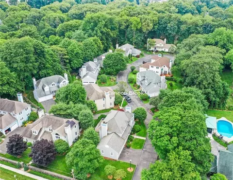 1 Cannon Brook Ln #1, Norwalk, CT 06851
