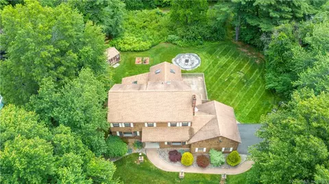 4 Windham Dr, Simsbury, CT 06070