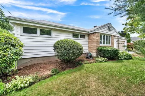 86 Waters View Dr, Wethersfield, CT 06109